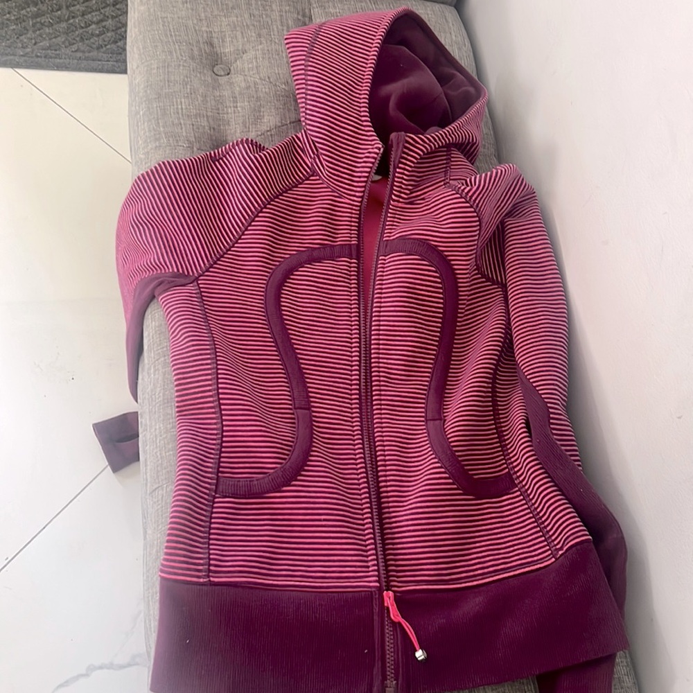 Lululemon jacket size 4